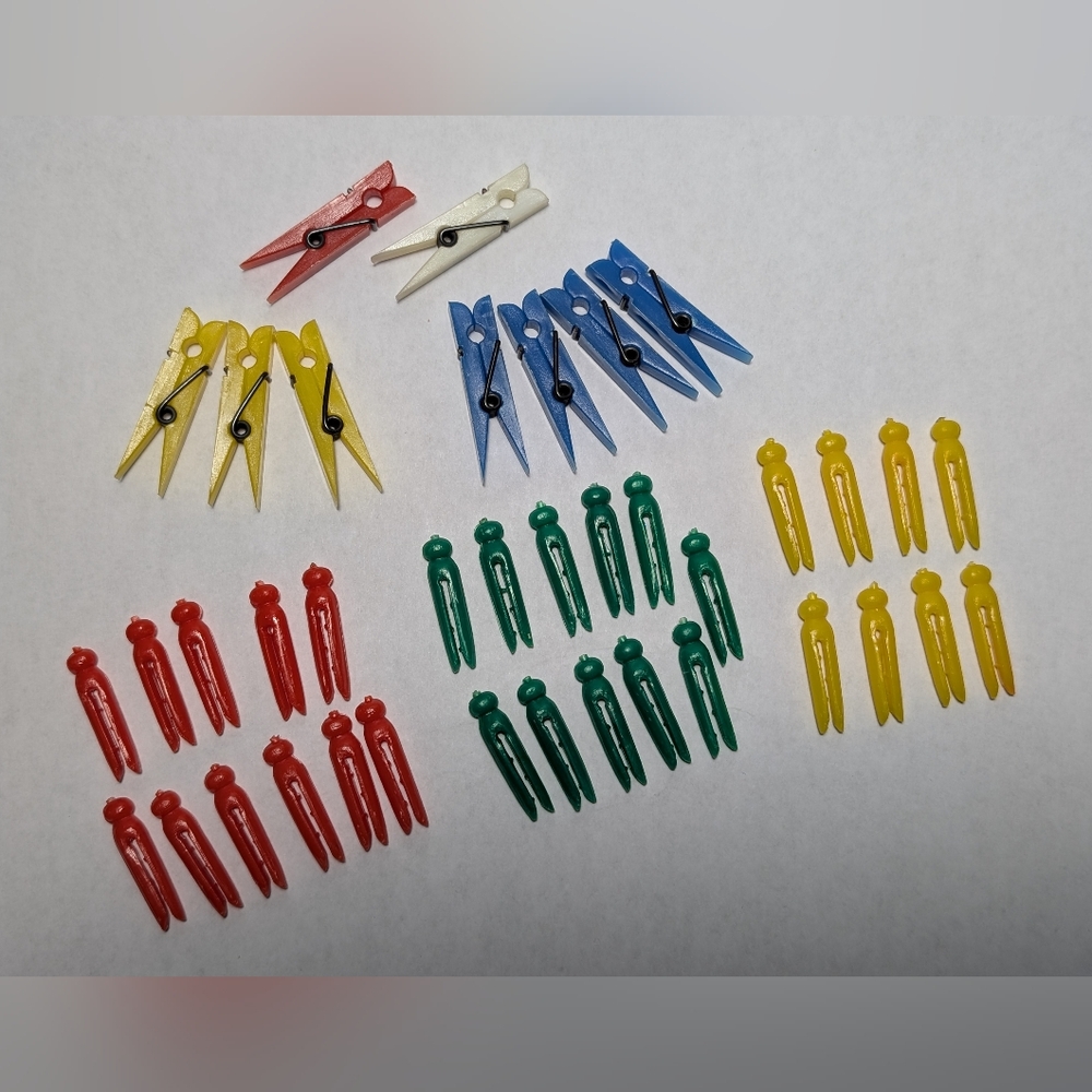 Vintage Miniature Plastic Clothes Pins - Doll House Miniatures - Mixed Colors